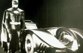michael keaton avec la batmobile - Batman