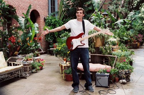 ashton kutcher guitariste