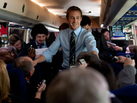 ryan-gosling-serre-des-mains-jpg