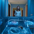 louise-bourgoin-devant-un-tas-de-bebe-jpg