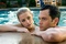 amber heard et penn badgley dans la piscine