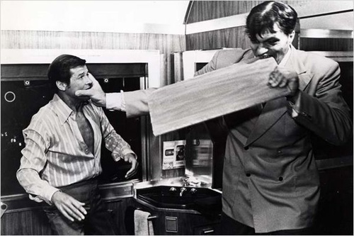 roger-moore-face-a-richard-kiel-jpg