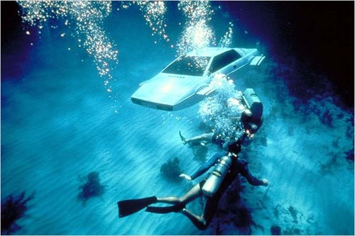 une-voiture-dans-l-eau-jpg