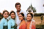 roger-moore-au-centre-jpg