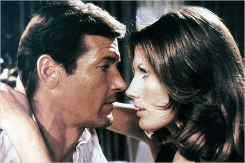 roger-moore-maud-adams-jpg