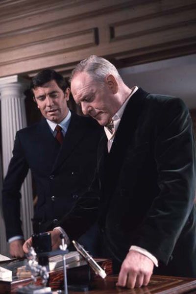 george-lazenby-a-gauche-jpg