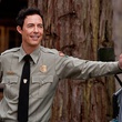 Tom Cavanagh tient la portière ouverte