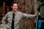 Tom Cavanagh tient la portière ouverte
