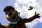 Yogi saute en parachute