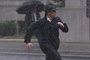 matt damon sous  la pluie