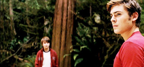 zac efron a droite