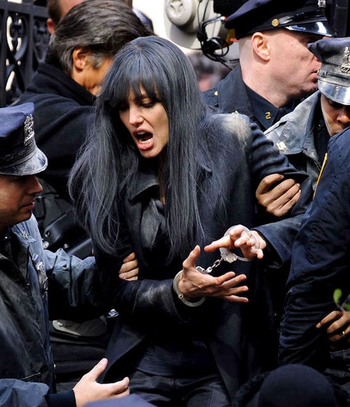 angelina jolie se faisant arr  ter