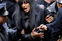 angelina jolie se faisant arr  ter