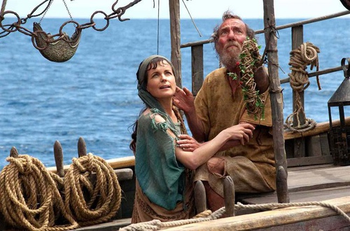 Pete Postlethwaite a droite