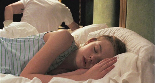 Elle Fanning dort