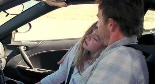 Stephen Dorff et Elle Fanning dans la voiture