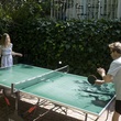 Chris Pontius et Elle Fanning jouent au ping-pong