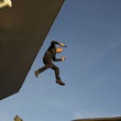 le flingueur   jason statham sautant du toit