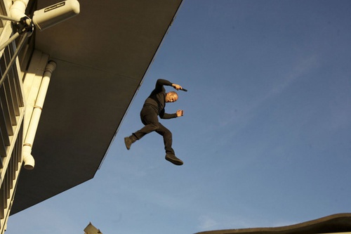 le flingueur   jason statham sautant du toit