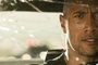 dwayne johnson suivi par les flics