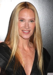 Kelly Lynch