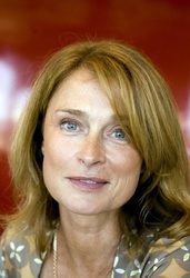  Lena Endre