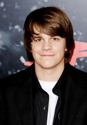  Johnny Simmons