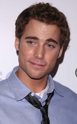  Dustin Milligan