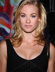  Yvonne Strahovski