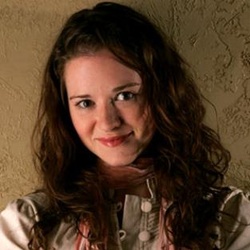 Sarah Drew