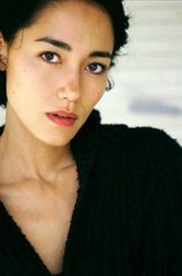 Sandrine Holt