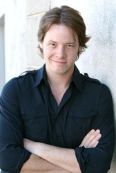  Ike Barinholtz