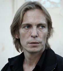  Sharunas Bartas 