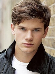  Jeremy Irvine