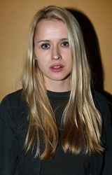  Lisa Henni