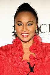  Jenifer Lewis