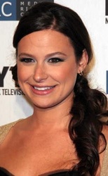  Katie Lowes