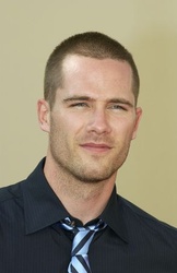  Luke Mac Farlane