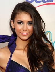  Nina Dobrev