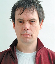  Kevin Eldon