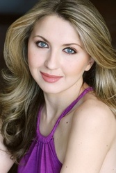  Nina Arianda