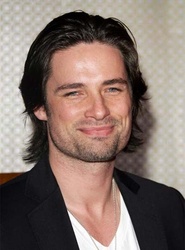  Warren Christie