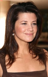  Daphne Zuniga