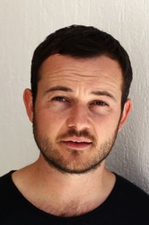  Daniel Henshall