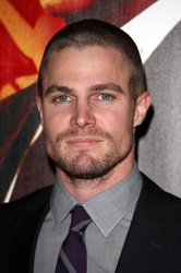  Stephen Amell