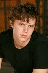  Evan Peters