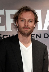 Mark Waschke 