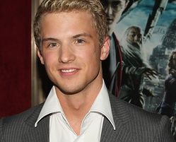  Freddie Stroma