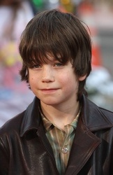  Liam James