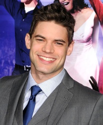 Jeremy Jordan